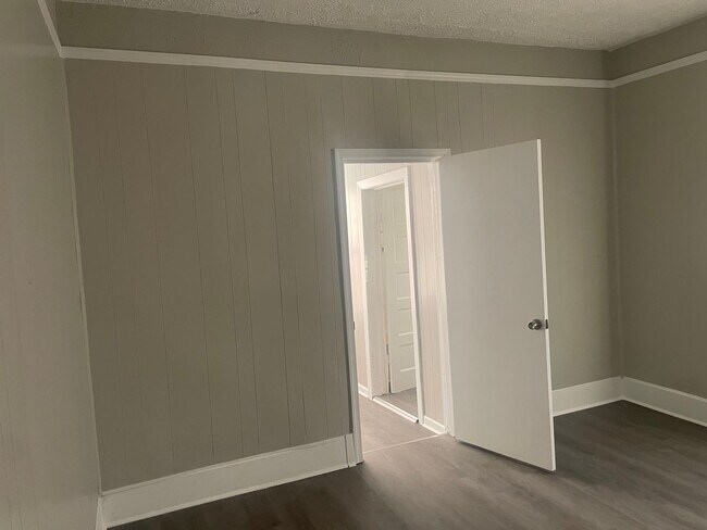 Building Photo - 3 br 1 bath house for rent