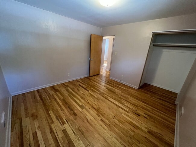 Building Photo - 3 Bed 2 Bath House with Attached 2 Car Garage & Trailer Parking