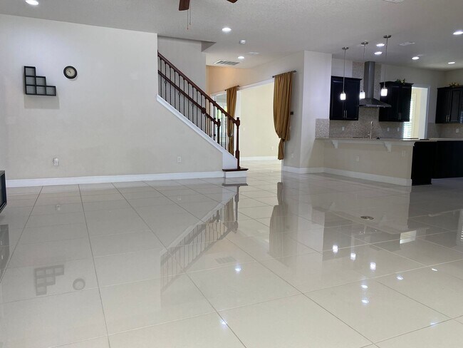 Building Photo - Exquisite 6-Bedroom Estate with Private Po...