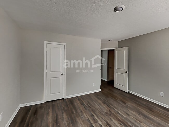 Building Photo - 621 Gleaner Wy