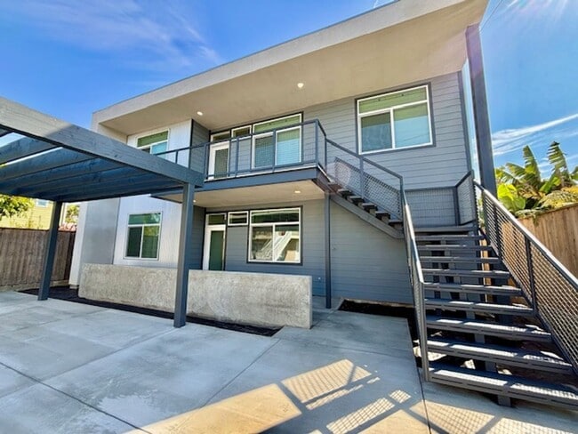 Building Photo - 127 S Santa Rosa St