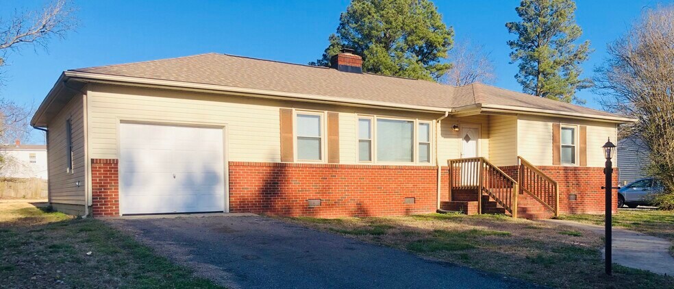 Building Photo - 1509 Peachtree Dr
