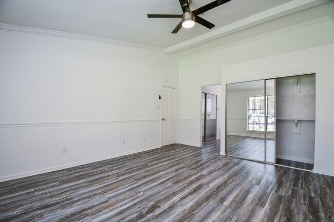 Building Photo - 3934 Forest Village Dr