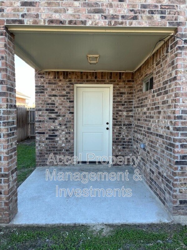 Building Photo - 2607 E Eisenhower Ave