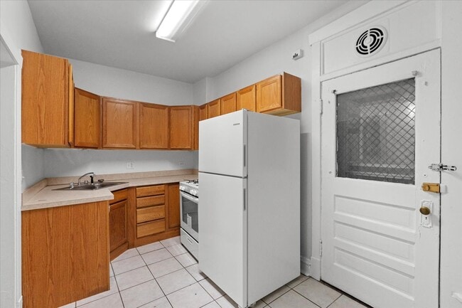 Building Photo - 2453 N Clark-2