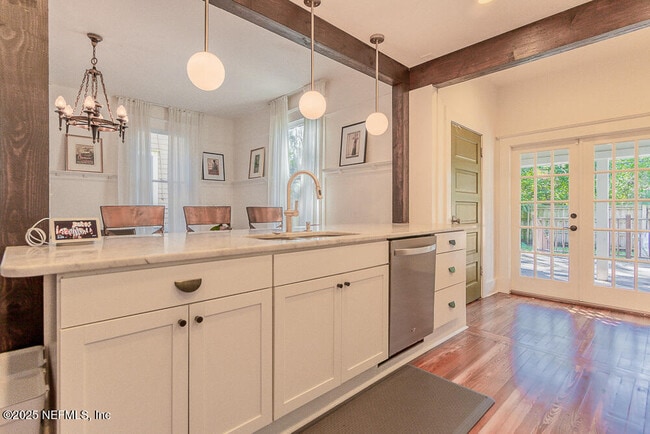 Building Photo - 1838 Silver St