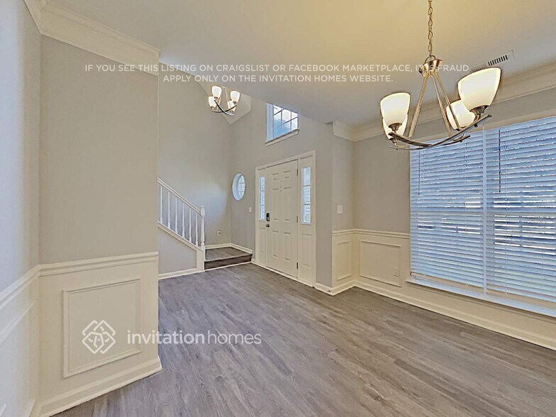 Building Photo - 204 Maywood Path