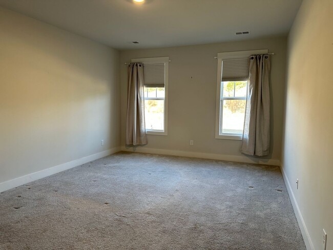 Building Photo - 521 Robinwood Pl