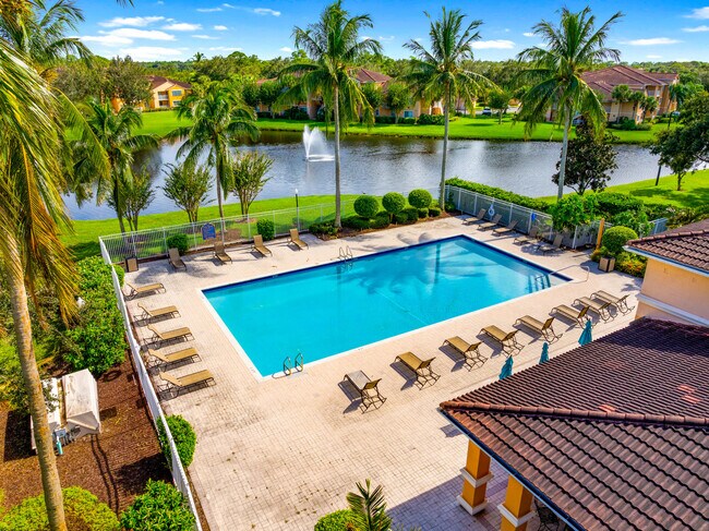 Building Photo - 301 SW Palm Dr