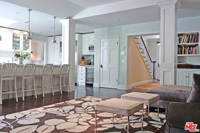 Building Photo - 10253 Valley Spring Ln