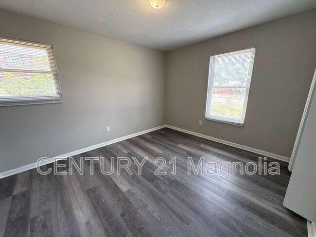 Building Photo - 2941 Rollingwood Dr