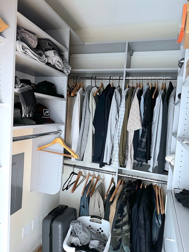 Walk-in Closet - 600 N Kingsbury St