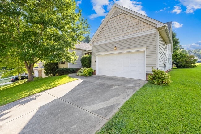 Building Photo - 8422 Bampton Dr