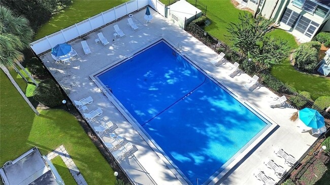 Building Photo - 633 Silver Pass