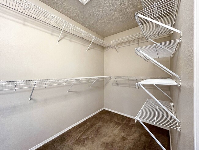 Building Photo - 236 Oxbow Dr