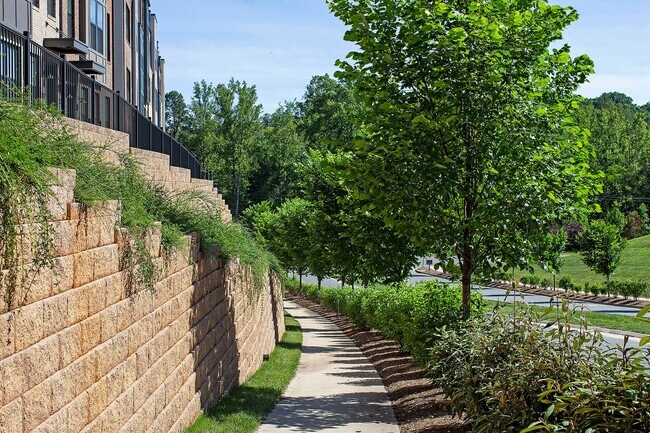 Building Photo - Pet-Friendly Brookhill Commons Townhome-Style Condo