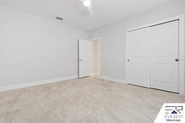 Building Photo - 22 Woodlyn Ln