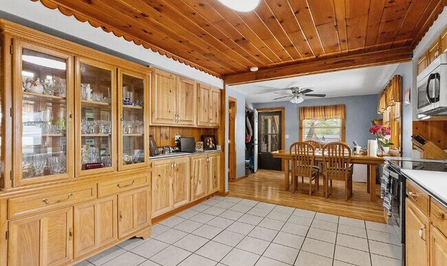 Building Photo - 3117 Noland Dr