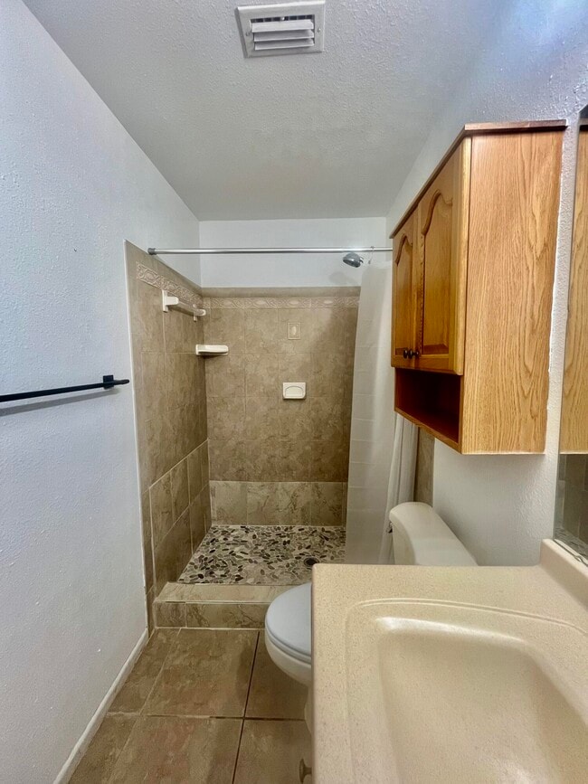 Building Photo - 235 Andros Dr