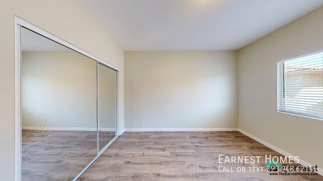 Building Photo - 20300 Vanowen St