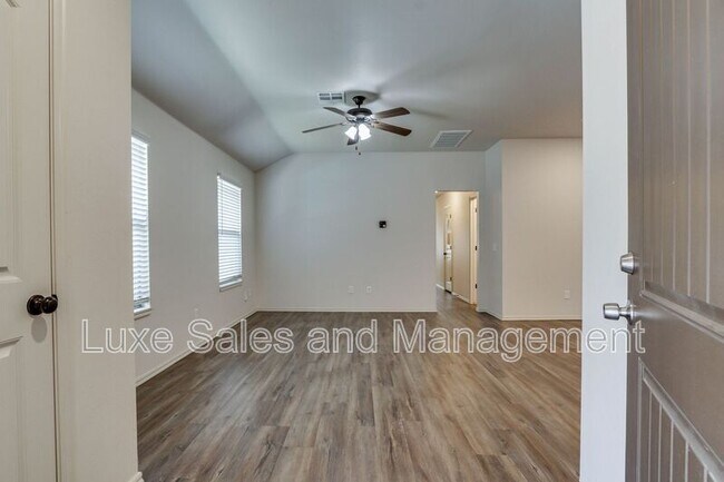 Building Photo - 437 Chalk Hill Ct