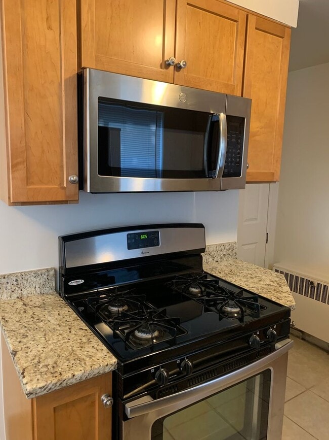 Building Photo - 2617 Madison Rd