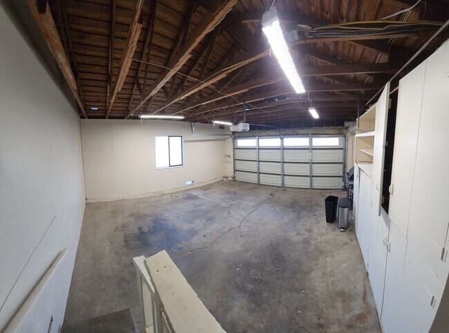 Building Photo - 5 Bedroom 3 bathroom in close proximity to POLY CAMPUS!