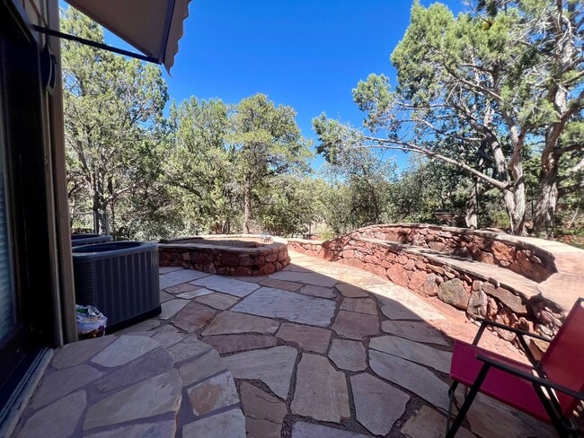 Building Photo - 335 Foothills S Dr