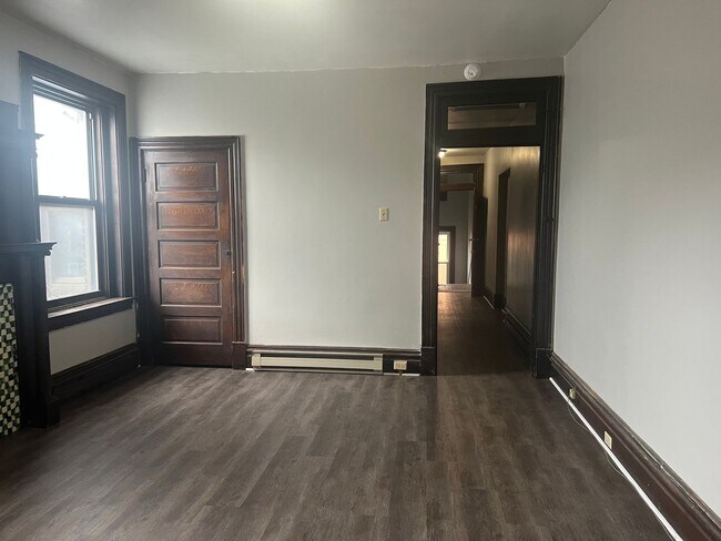 Building Photo - 1203 Reddour St