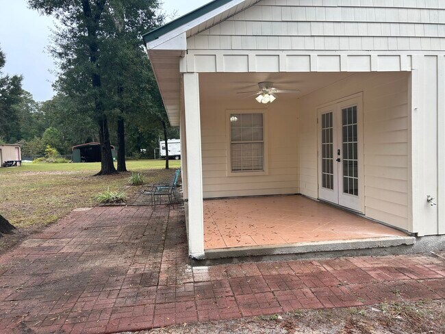 Building Photo - 218 Sparkleberry Ln