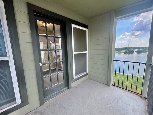 Building Photo - 18800 Egret Bay Blvd