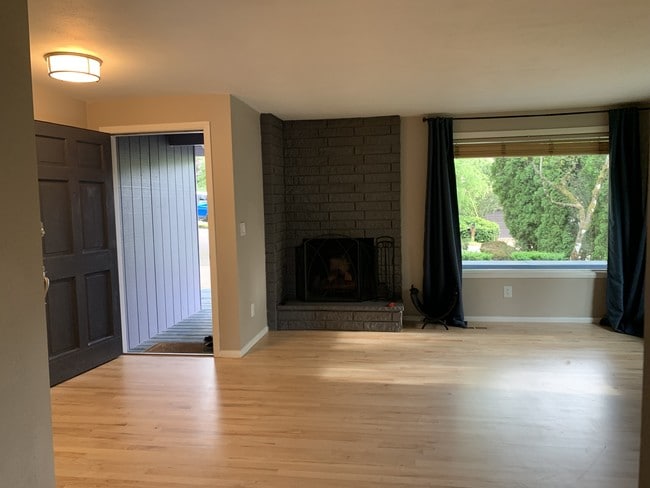 Building Photo - 5009 SW Vesta St