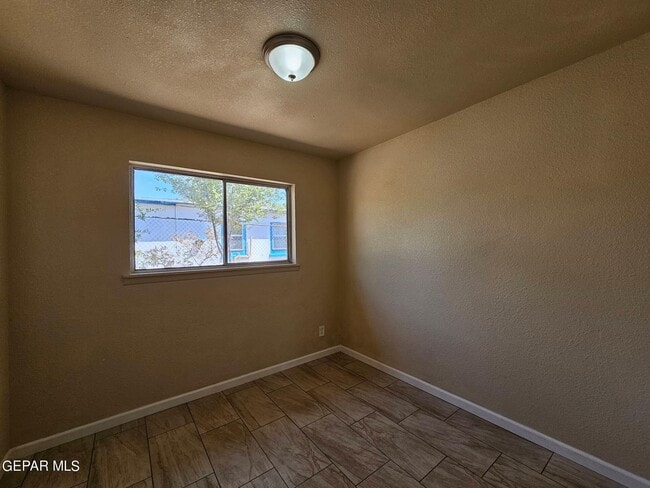 Building Photo - 6005 Tampa Ave