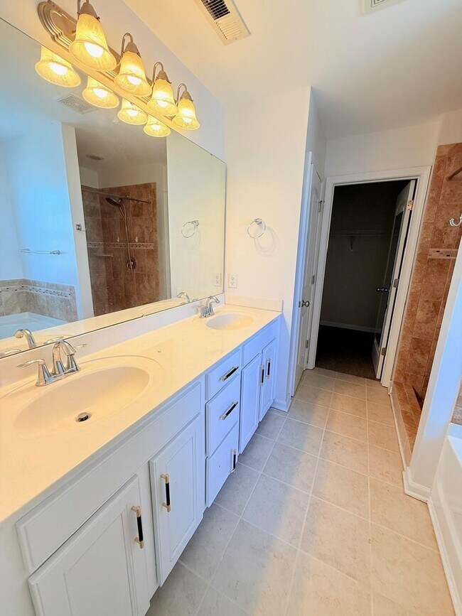 Building Photo - 915 Oglethorpe Dr