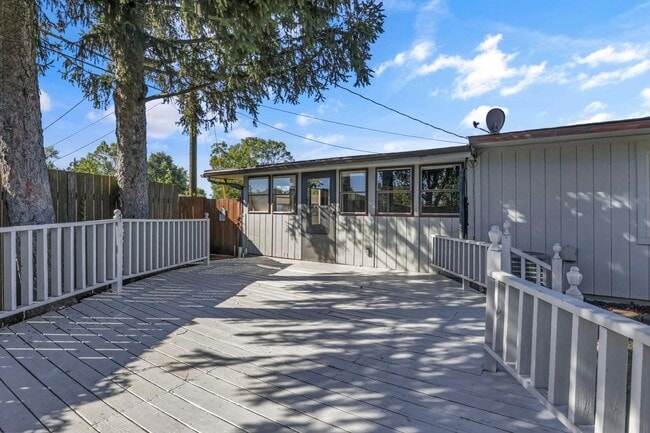 Building Photo - 1572 Ives Ave