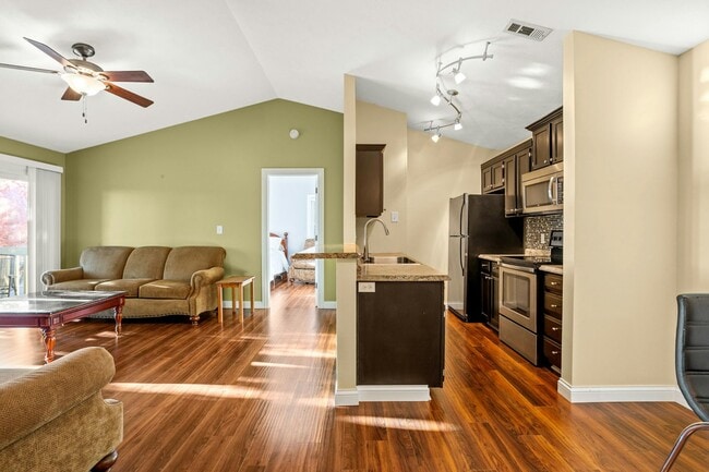 Building Photo - 4530 Village Ct