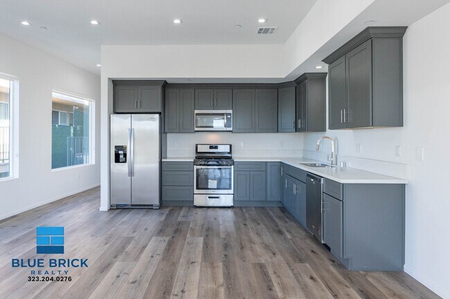 Building Photo - 5239-5241 Huntington Dr -
