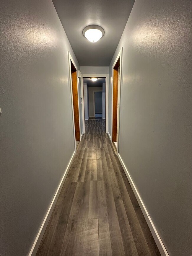 Building Photo - 1019 E Grand Ave