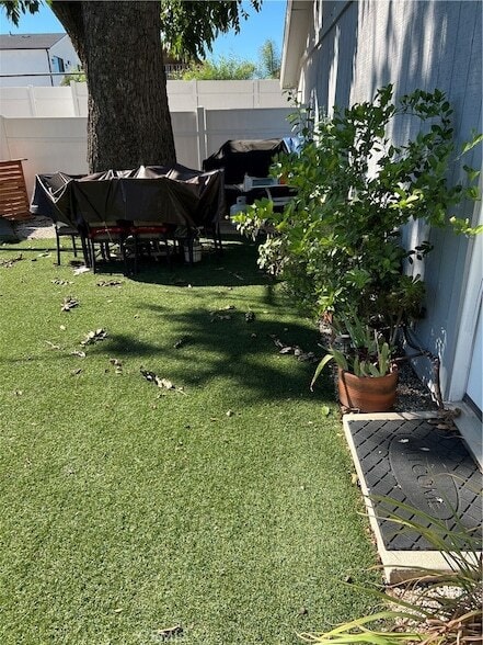 Building Photo - 13455 Bradley Ave