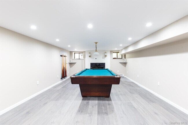 Building Photo - 10 Ridge Pl