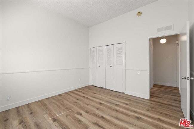 Building Photo - 10657 Holman Ave