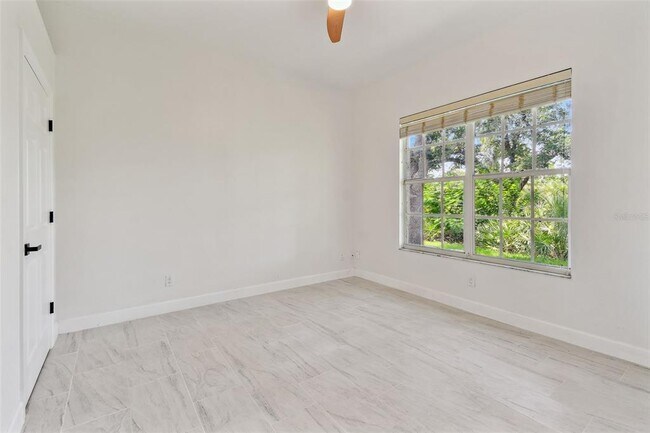 Building Photo - 13792 Long Lake Ln