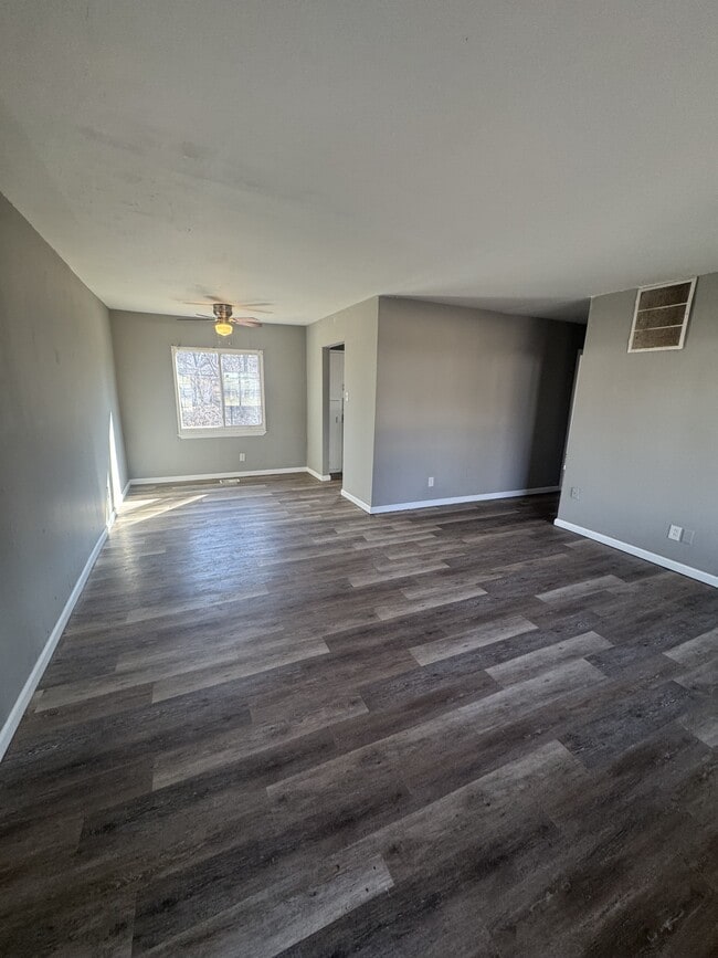 Building Photo - 919 SW Croix Pl