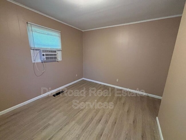 Building Photo - 1422 Honeybee Dr