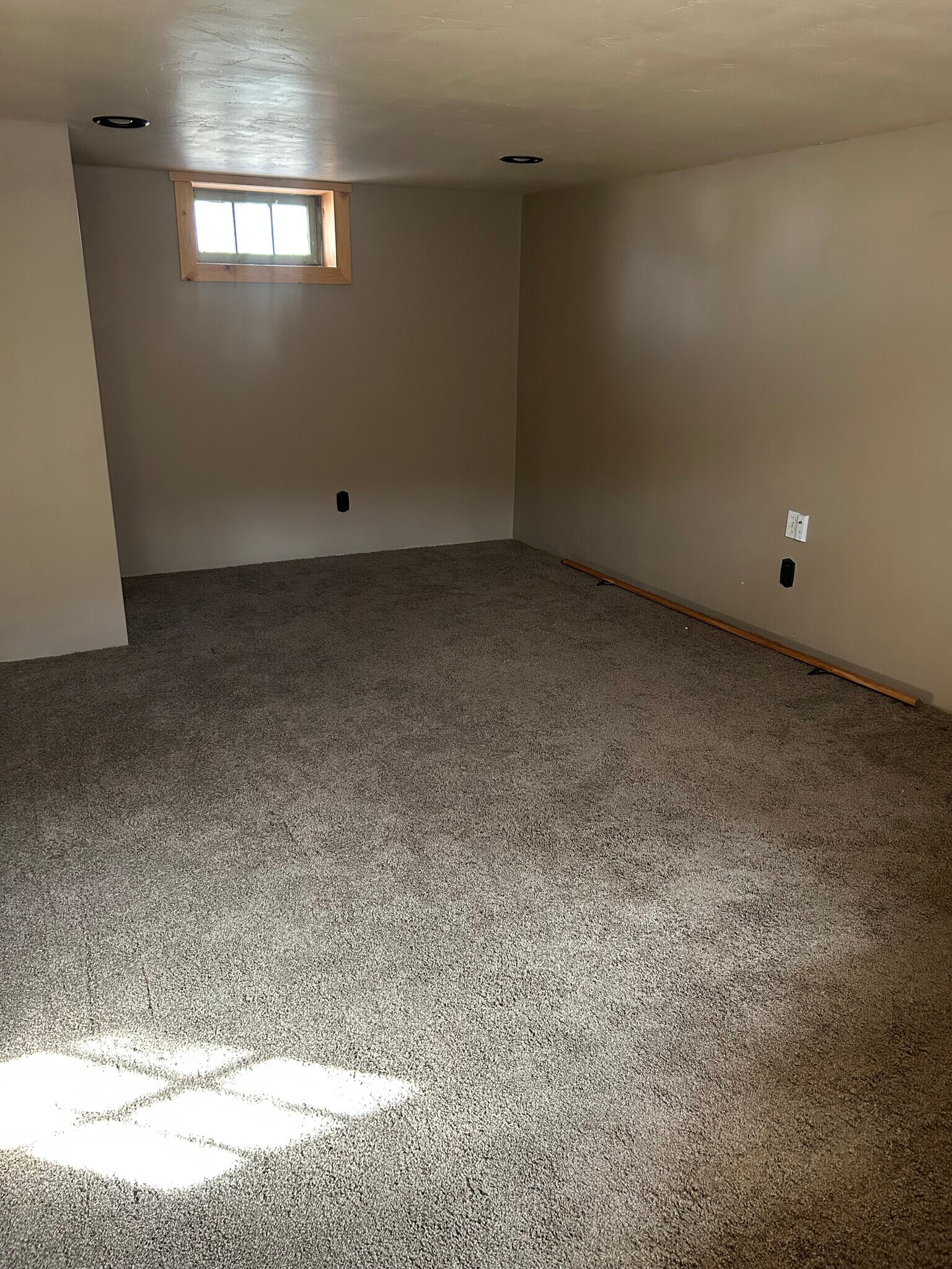 half finished basement & washer and dryer on the unfinished half - 626 George St