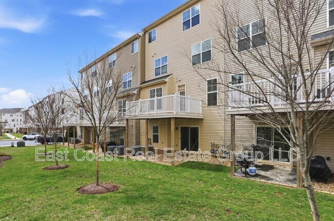 Building Photo - 5891 Bella Marie Wy