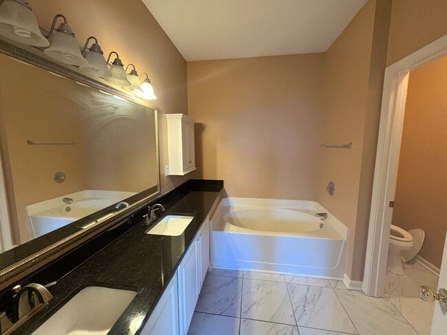 Building Photo - 3/2.5 Townhome Available Now!