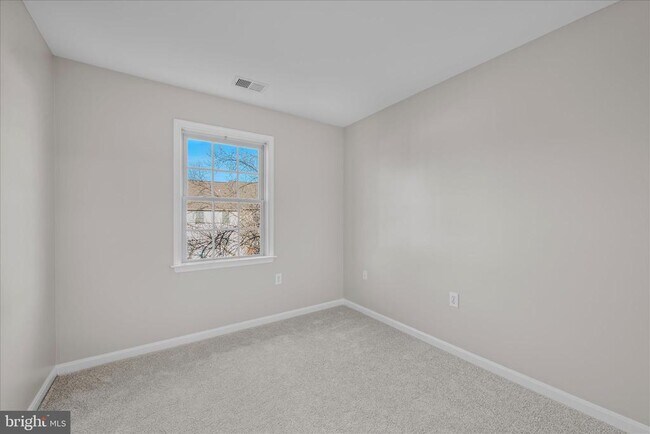 Building Photo - 27 Fiser Ln