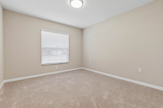 Building Photo - 5 Seabury Pl