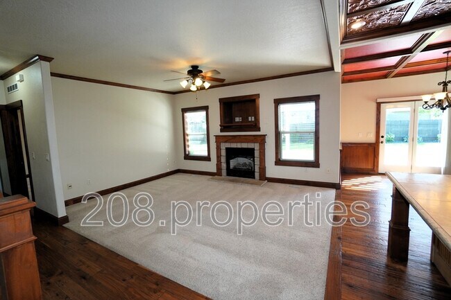 Building Photo - 1921 W Aspen Creek Dr